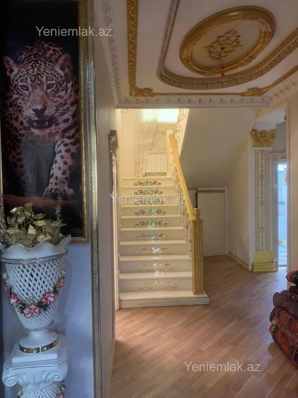 Satılır 7 otaqlı həyət evi 350 m²