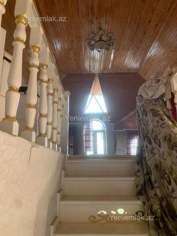Satılır 7 otaqlı həyət evi 350 m²