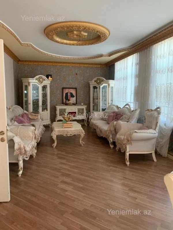 Satılır 7 otaqlı həyət evi 350 m²