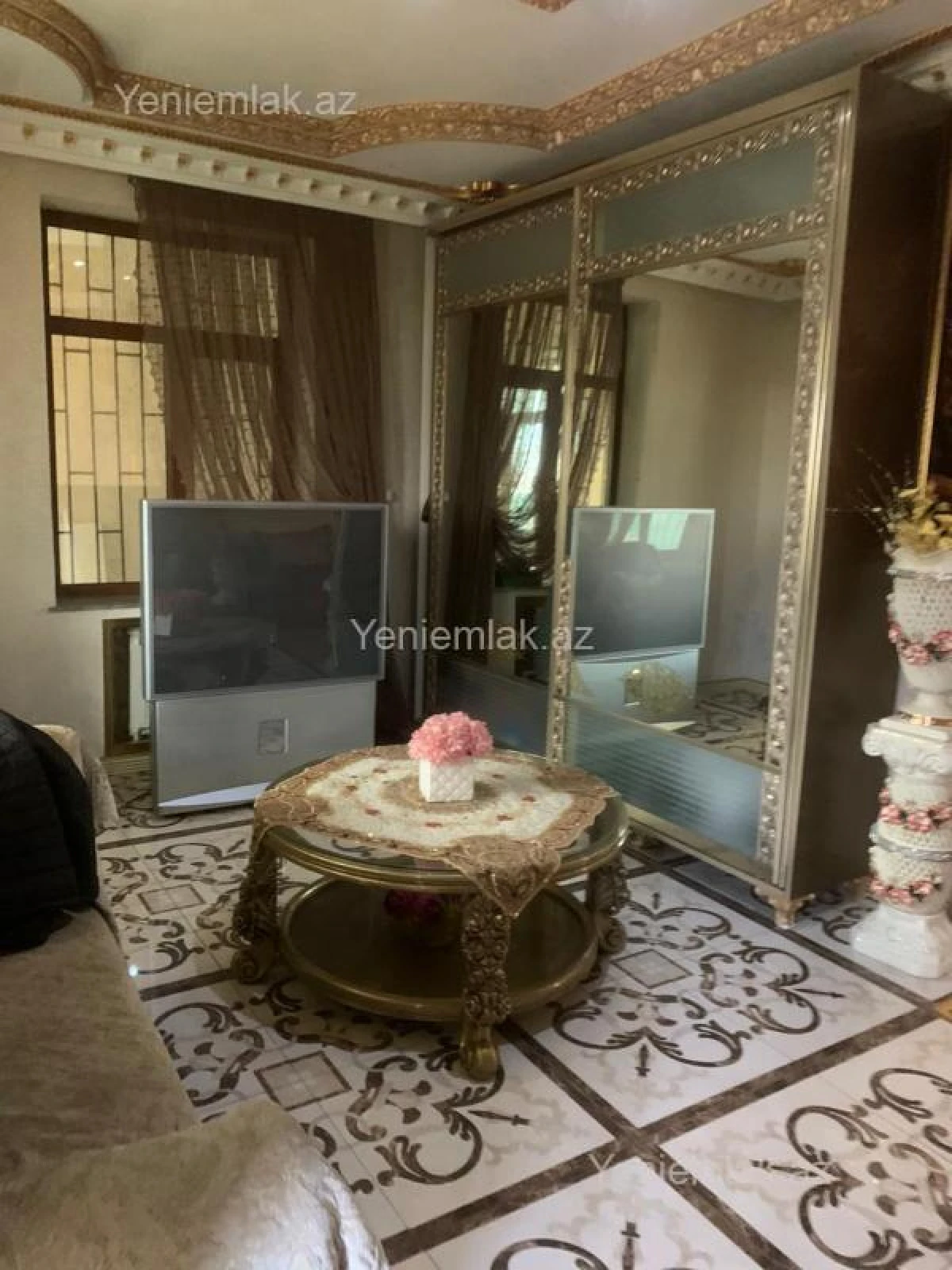 Satılır 7 otaqlı həyət evi 350 m²