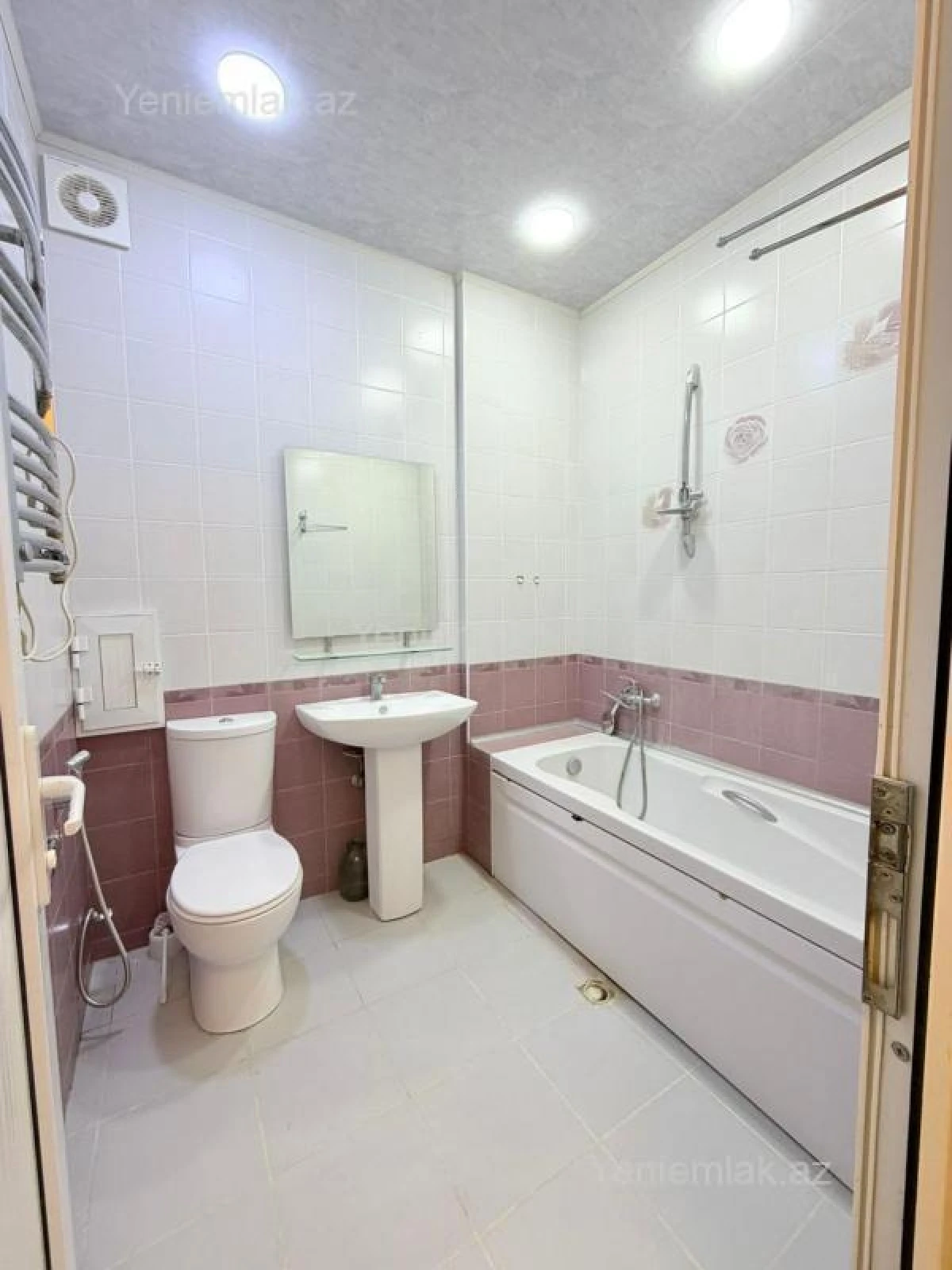 Satılır 2 otaqlı yeni tikili 60 m²