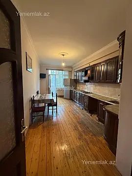 Satılır 3 otaqlı yeni tikili 130 m²