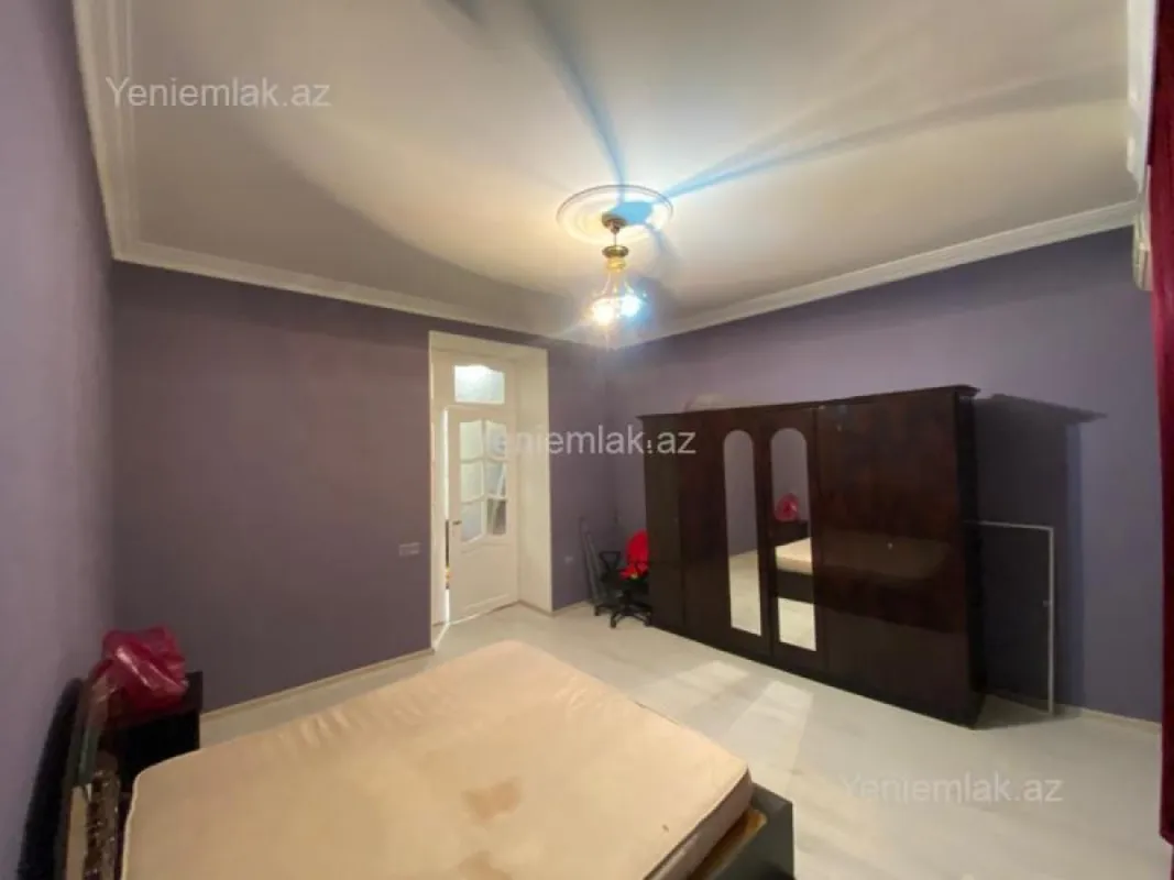 Satılır 2 otaqlı köhnə tikili 61 m²