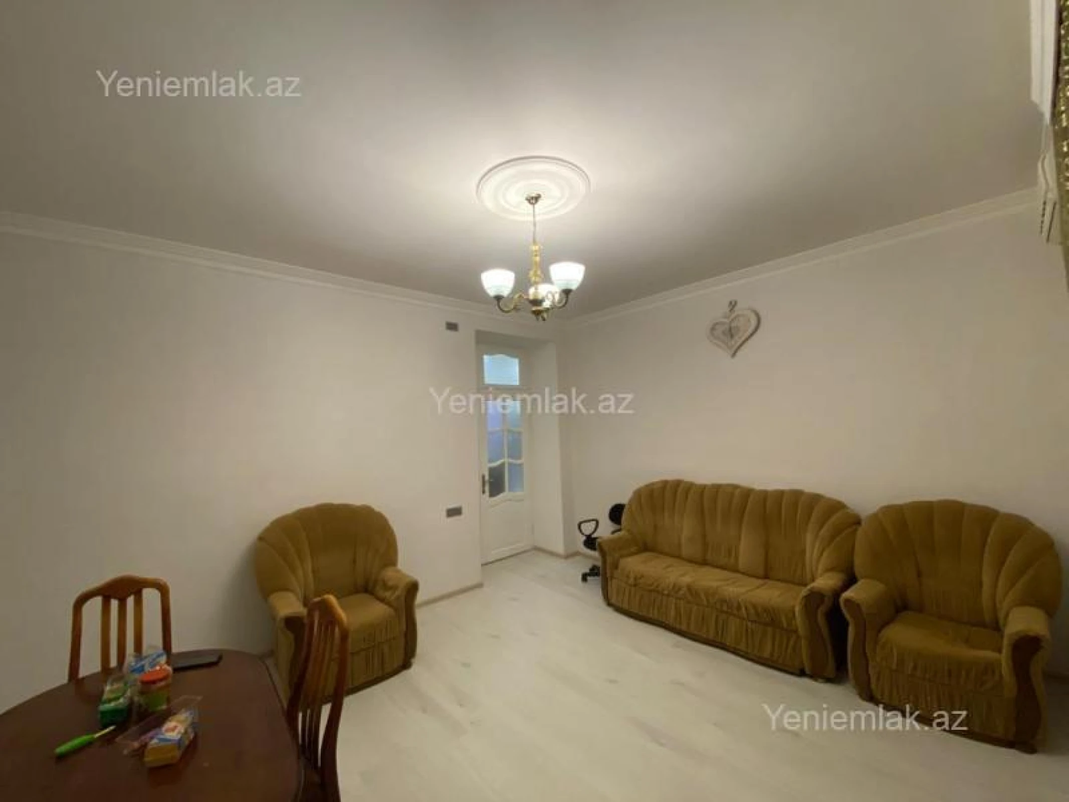 Satılır 2 otaqlı köhnə tikili 61 m²