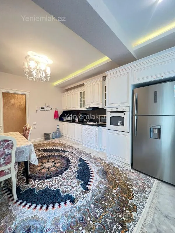 Satılır 4 otaqlı yeni tikili 180 m²