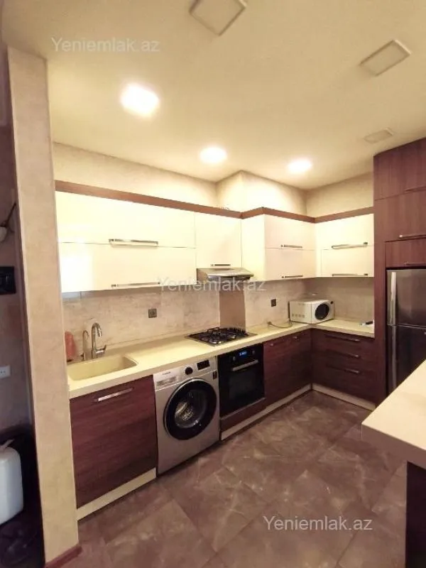 Satılır 3 otaqlı yeni tikili 80 m²