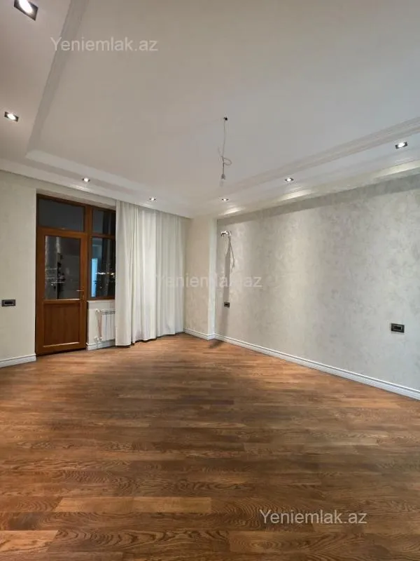 Satılır 3 otaqlı yeni tikili 155 m²