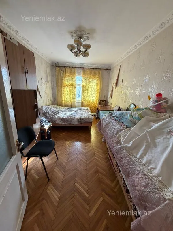 Satılır 5 otaqlı köhnə tikili 120 m²