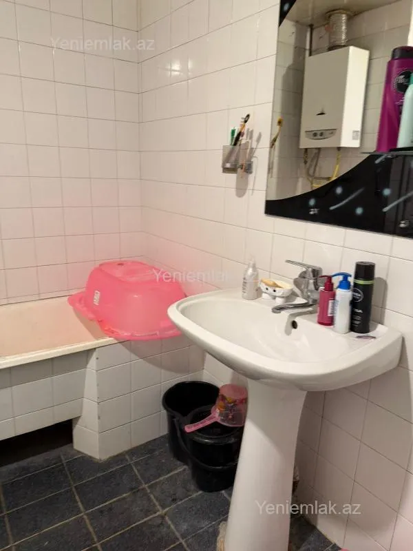 Satılır 5 otaqlı köhnə tikili 120 m²