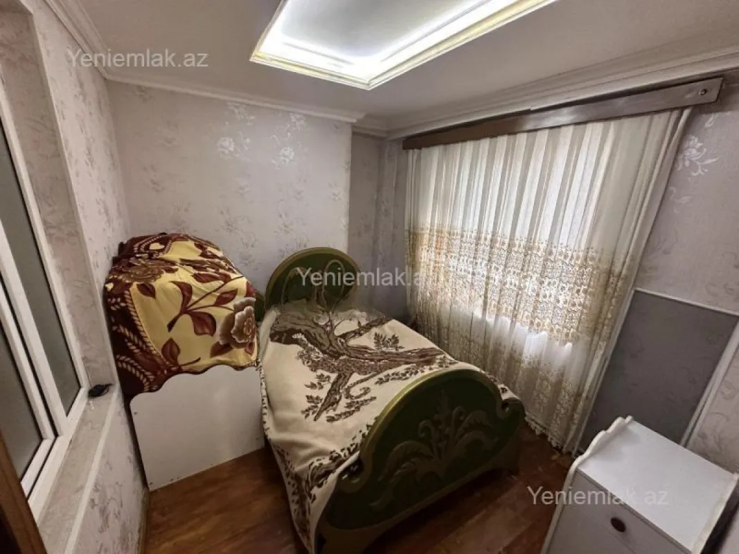 Satılır 4 otaqlı köhnə tikili 140 m²