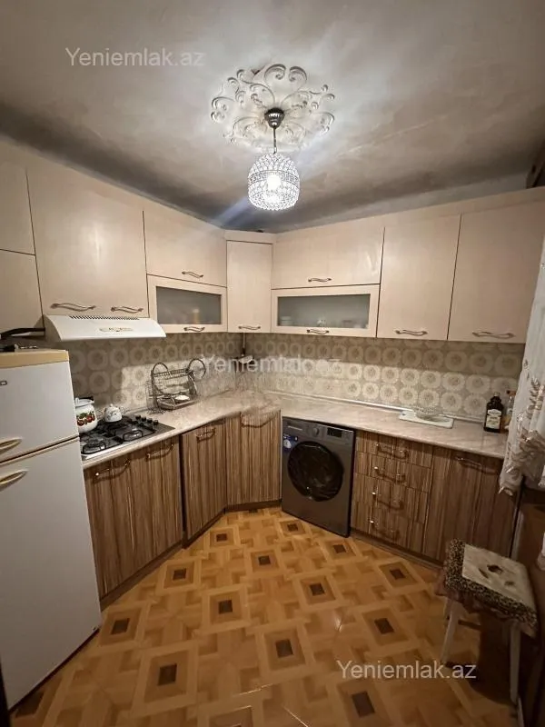 Satılır 4 otaqlı köhnə tikili 140 m²