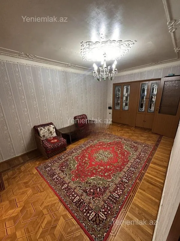 Satılır 4 otaqlı köhnə tikili 140 m²