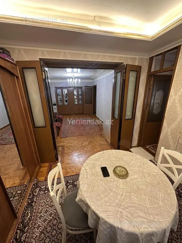 Satılır 4 otaqlı köhnə tikili 140 m²