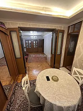 Satılır 4 otaqlı köhnə tikili 140 m²