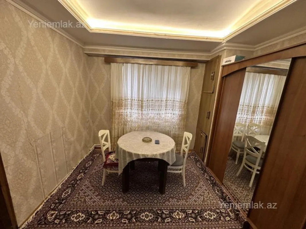 Satılır 4 otaqlı köhnə tikili 140 m²