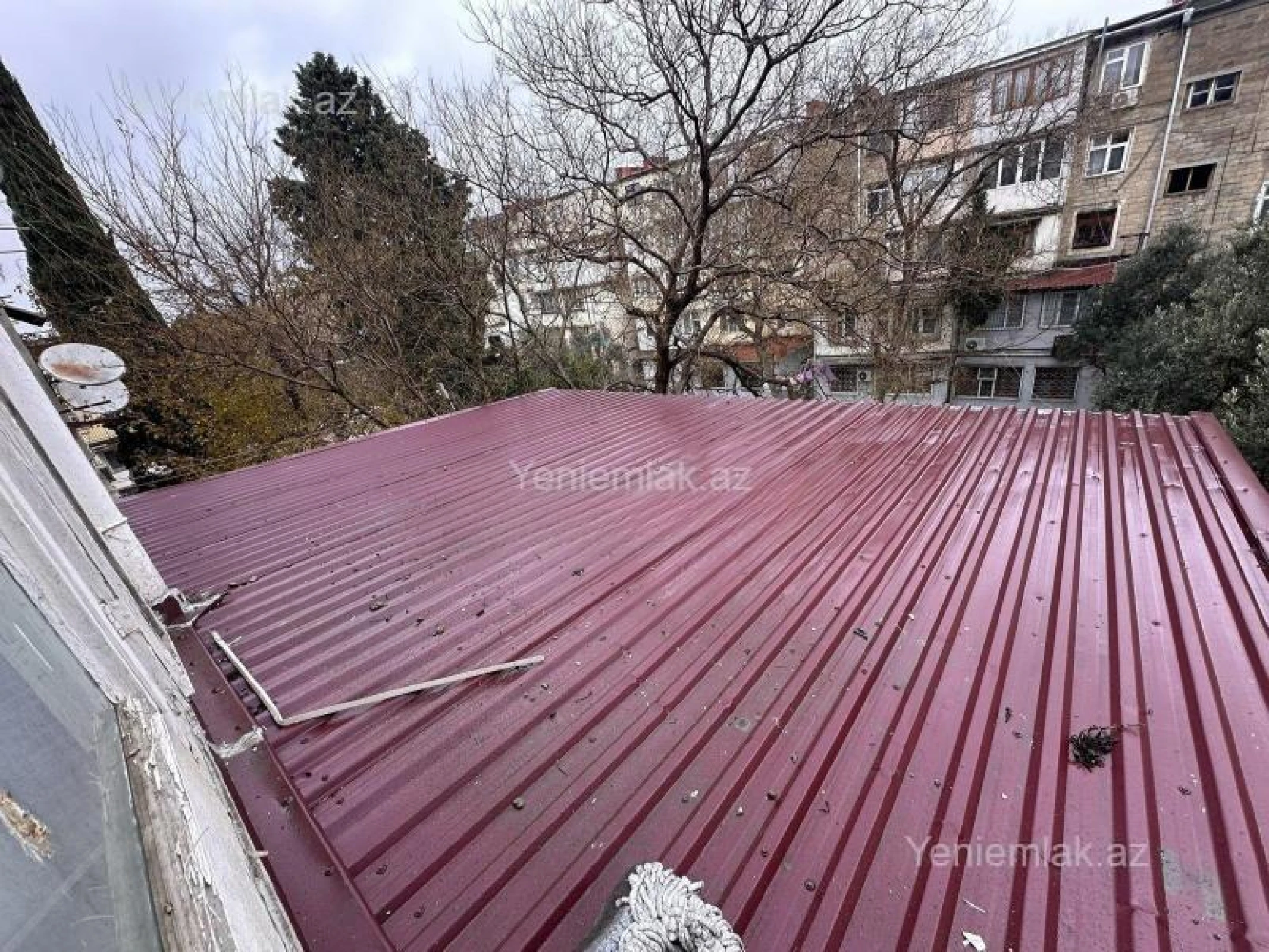 Satılır 4 otaqlı köhnə tikili 140 m²