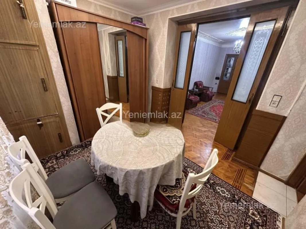 Satılır 4 otaqlı köhnə tikili 140 m²