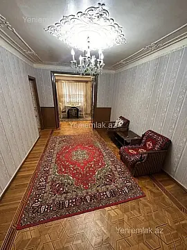 Satılır 4 otaqlı köhnə tikili 140 m²