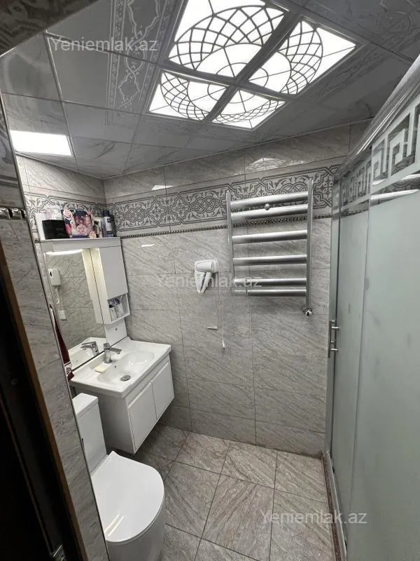 Satılır 4 otaqlı köhnə tikili 140 m²