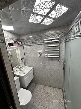 Satılır 4 otaqlı köhnə tikili 140 m²