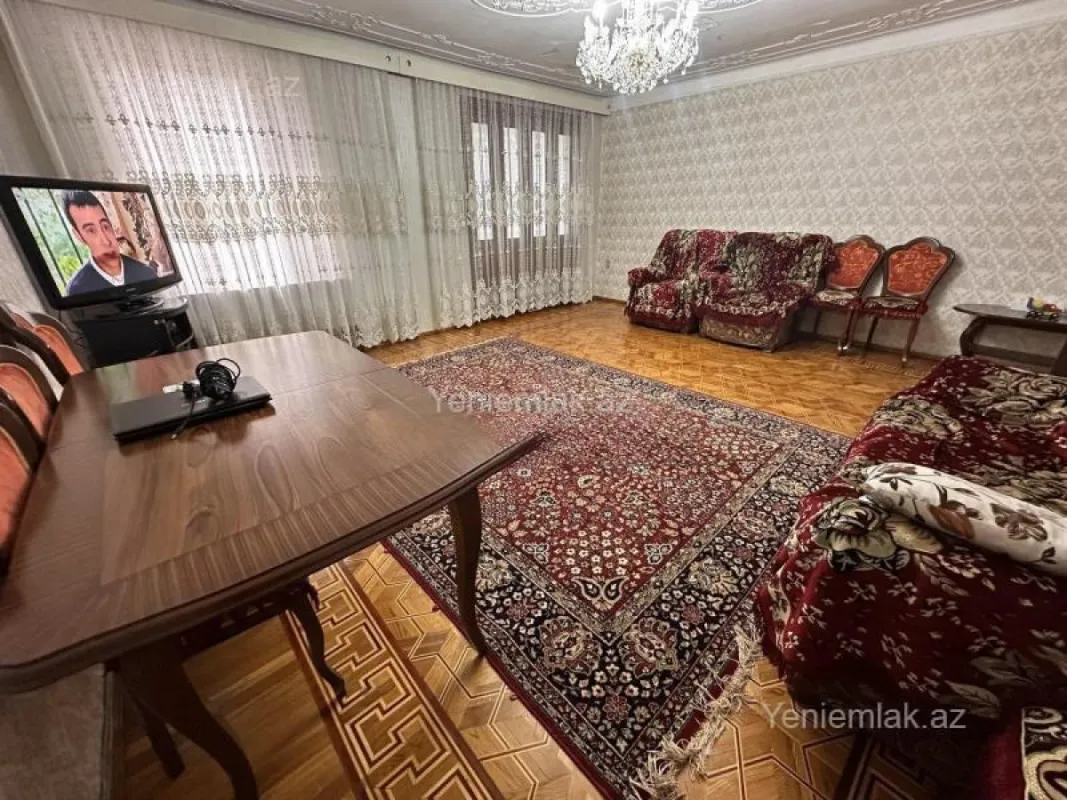 Satılır 4 otaqlı köhnə tikili 140 m²