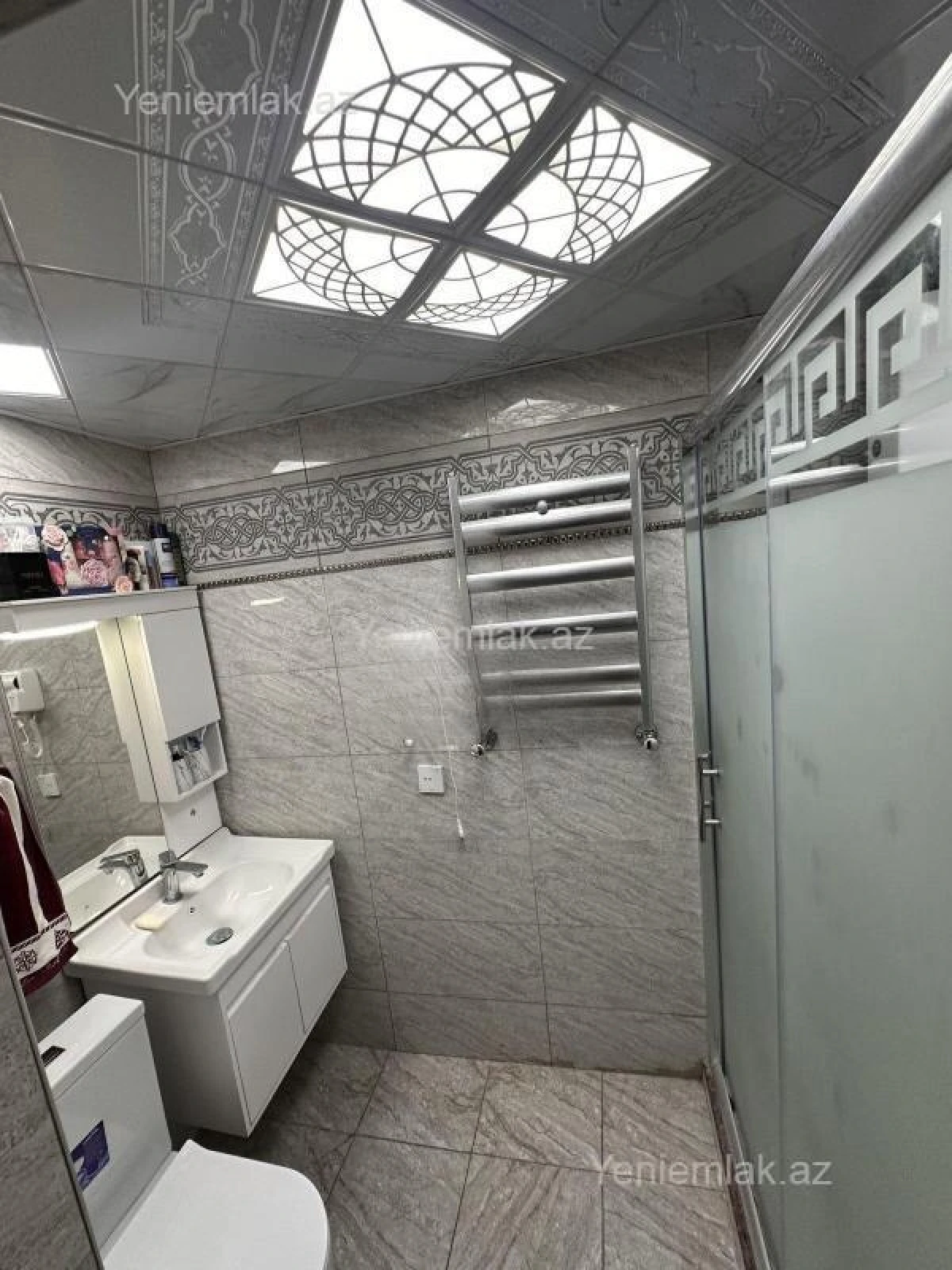 Satılır 4 otaqlı köhnə tikili 140 m²