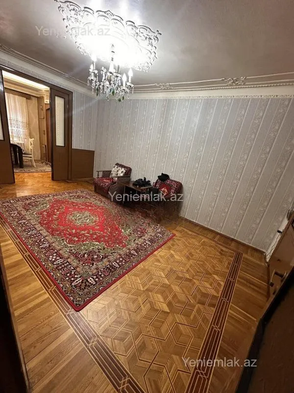 Satılır 4 otaqlı köhnə tikili 140 m²
