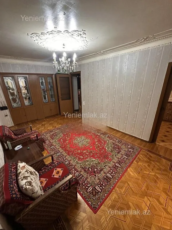 Satılır 4 otaqlı köhnə tikili 140 m²