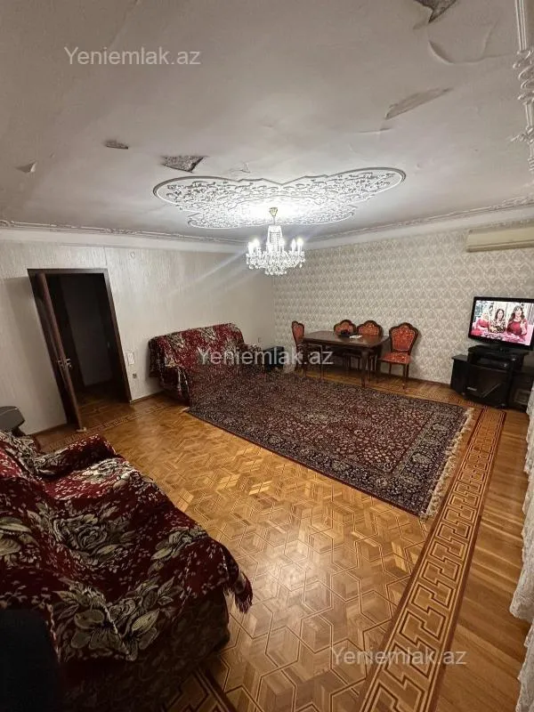 Satılır 4 otaqlı köhnə tikili 140 m²