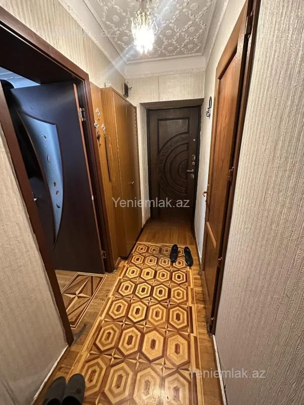 Satılır 4 otaqlı köhnə tikili 140 m²