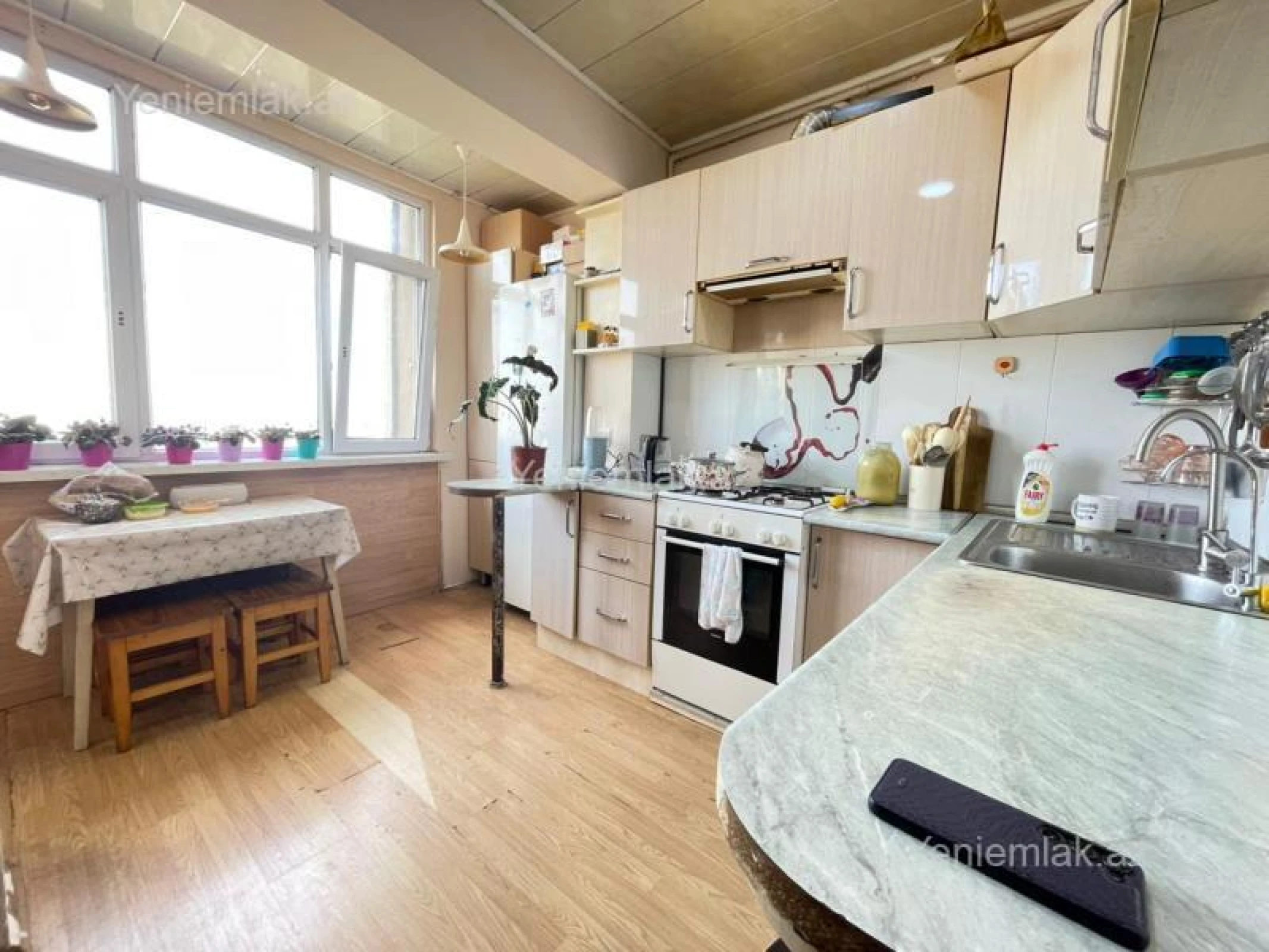 Satılır 3 otaqlı köhnə tikili 80 m²