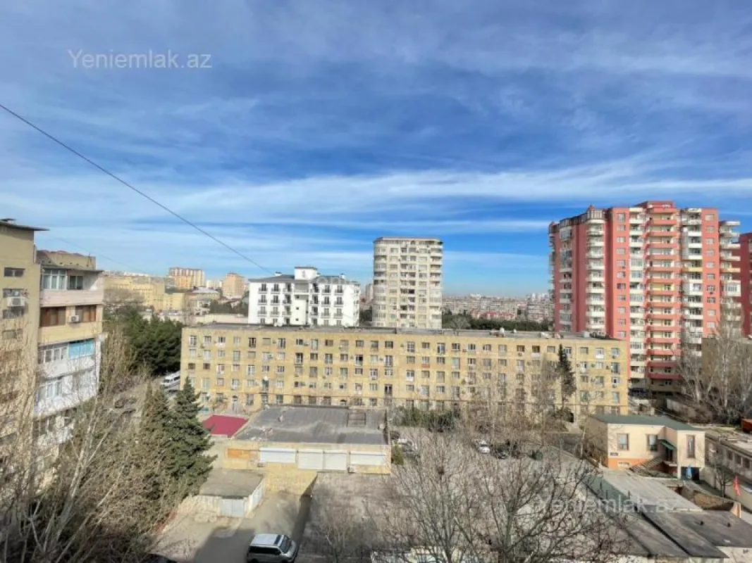 Satılır 3 otaqlı köhnə tikili 80 m²