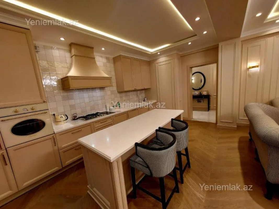 Satılır 4 otaqlı yeni tikili 162 m²
