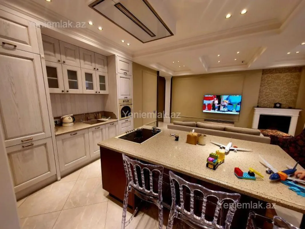 Satılır 4 otaqlı yeni tikili 162 m²