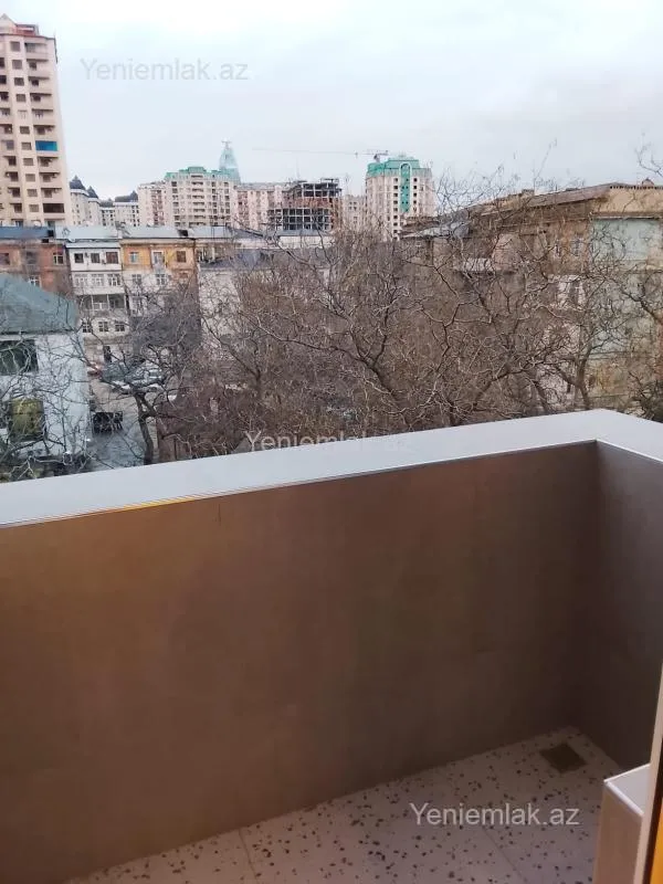 Satılır 2 otaqlı köhnə tikili 65 m²