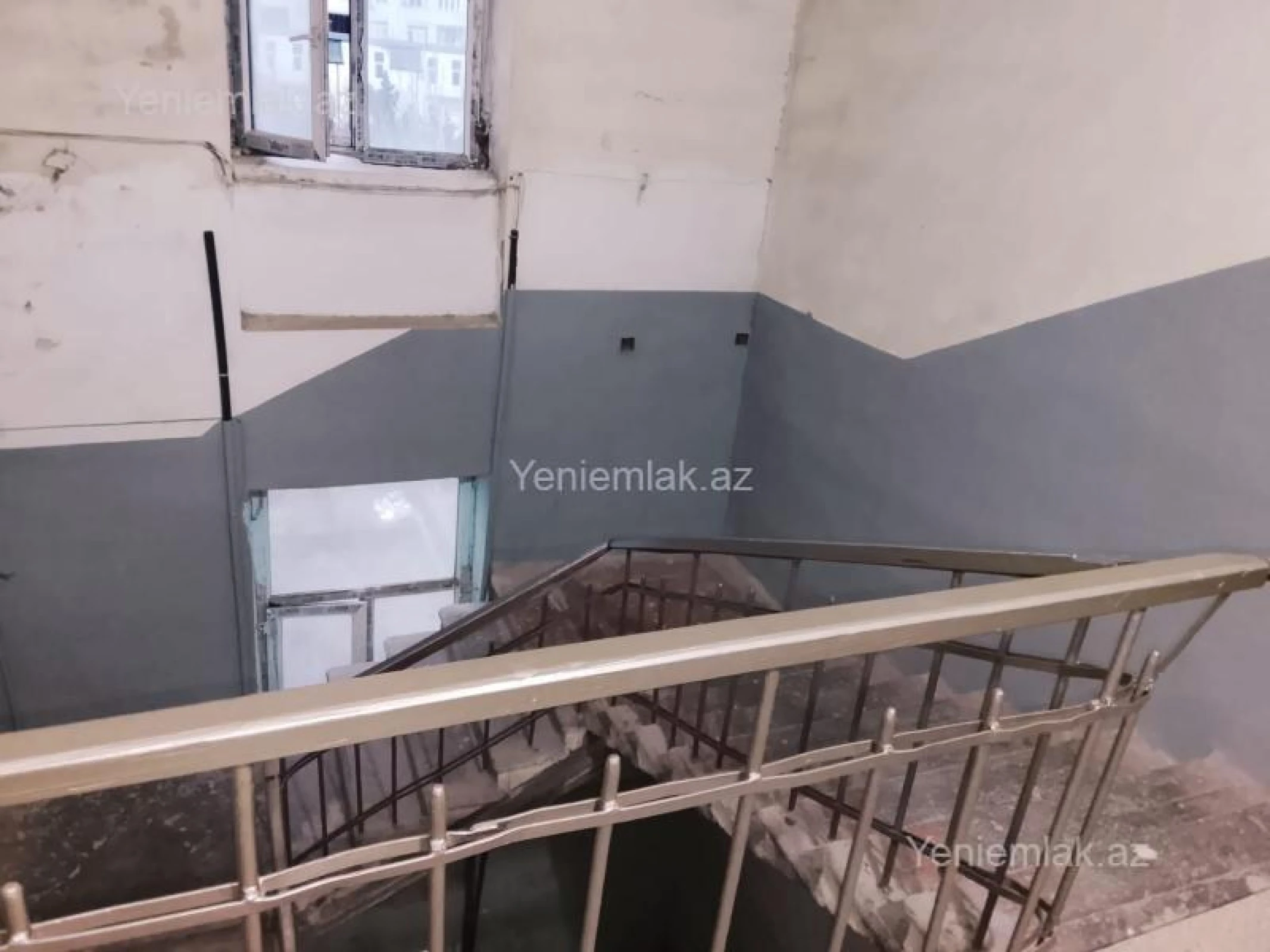 Satılır 2 otaqlı köhnə tikili 65 m²