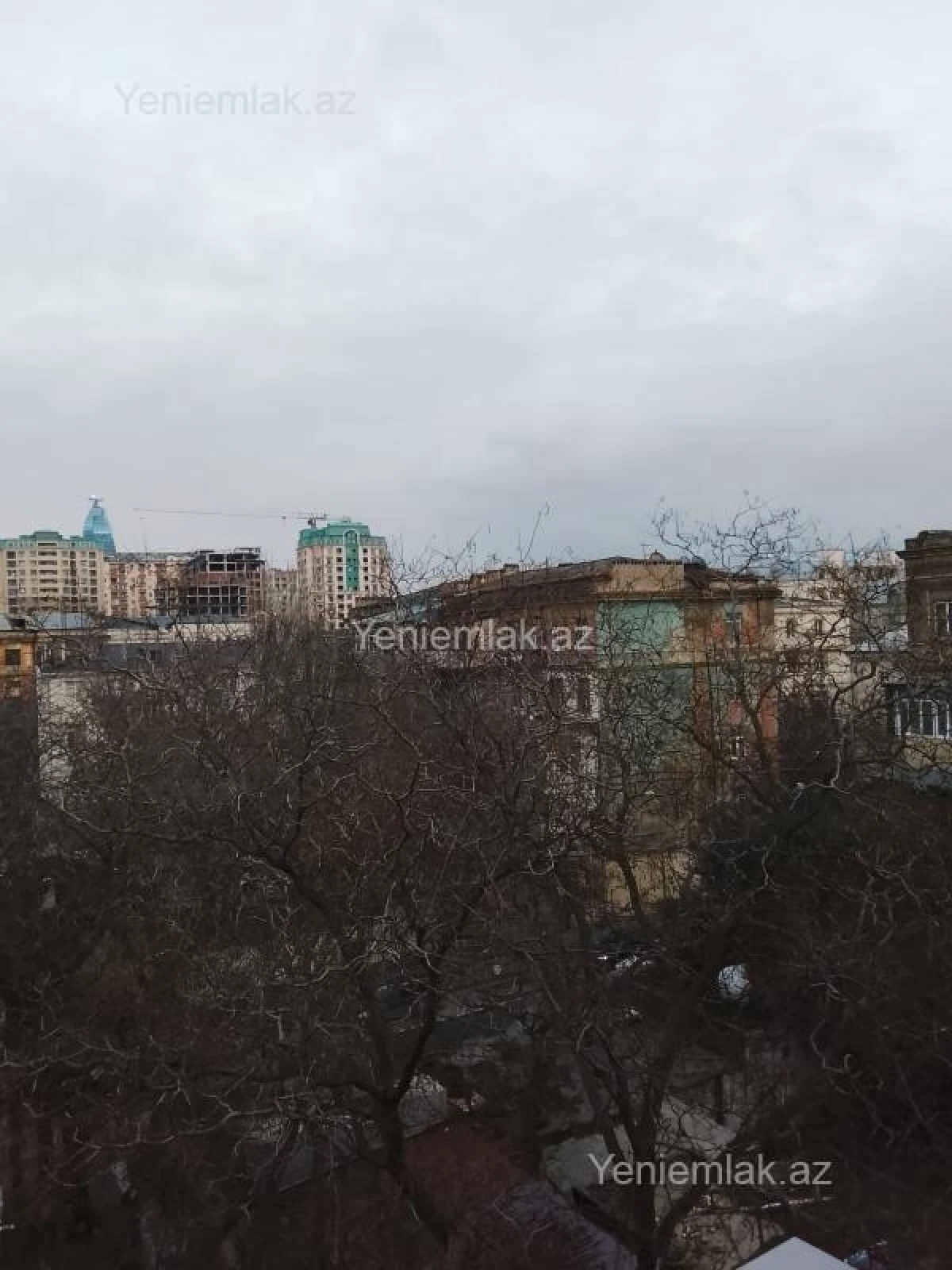 Satılır 2 otaqlı köhnə tikili 65 m²