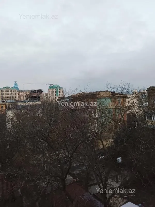 Satılır 2 otaqlı köhnə tikili 65 m²