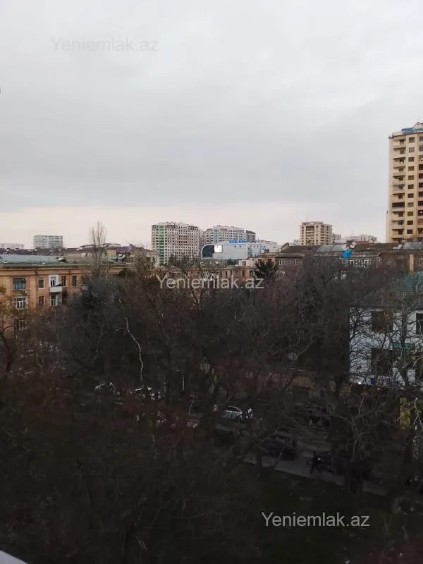 Satılır 2 otaqlı köhnə tikili 65 m²