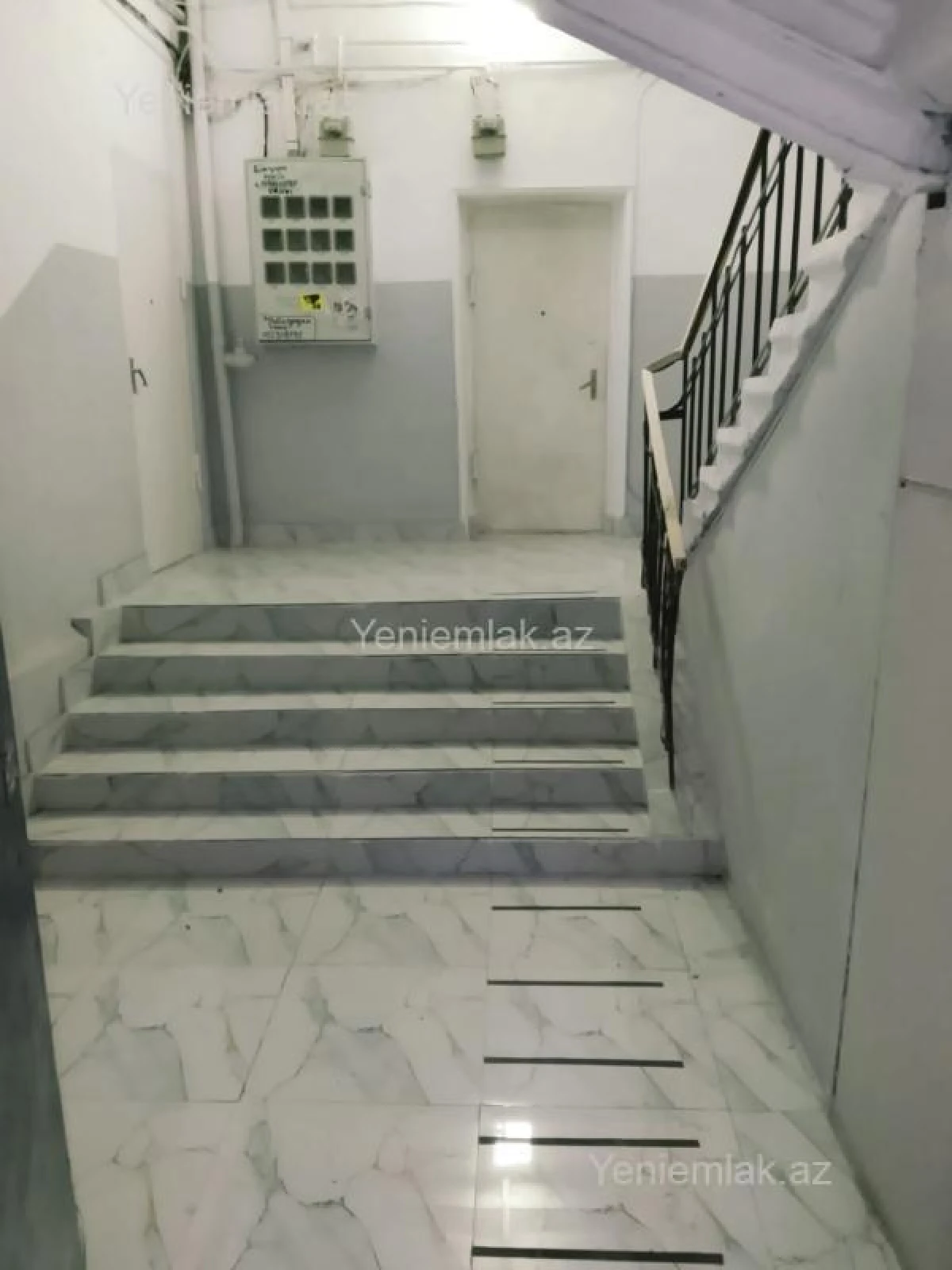 Satılır 2 otaqlı köhnə tikili 65 m²
