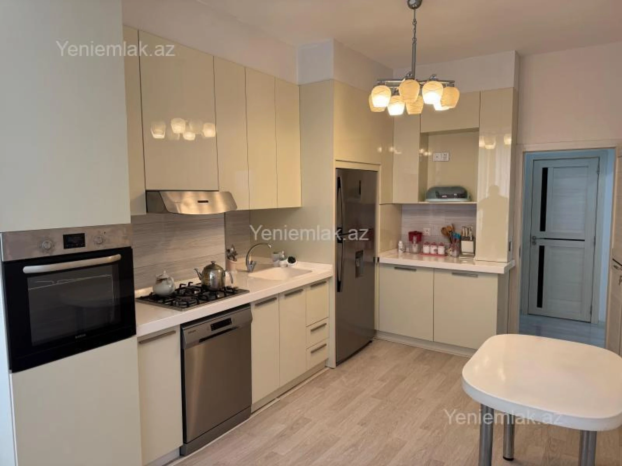 Satılır 3 otaqlı yeni tikili 120 m²