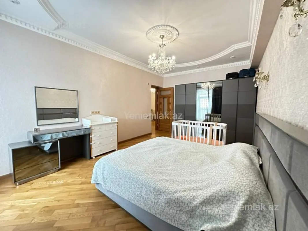Satılır 4 otaqlı yeni tikili 175 m²
