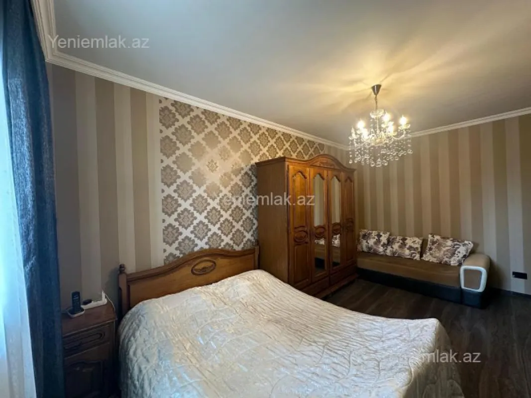 Satılır 4 otaqlı köhnə tikili 100 m²