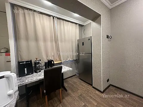 Satılır 4 otaqlı köhnə tikili 100 m²