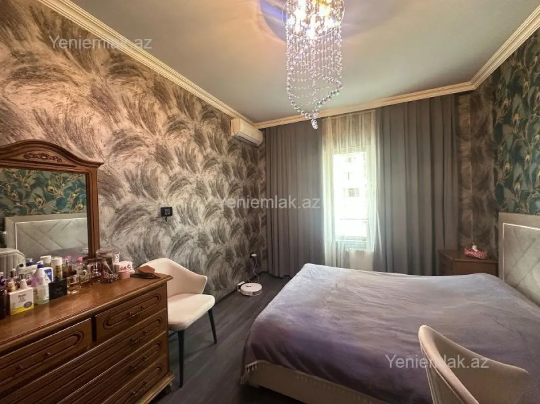 Satılır 4 otaqlı köhnə tikili 100 m²