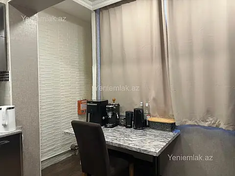 Satılır 4 otaqlı köhnə tikili 100 m²