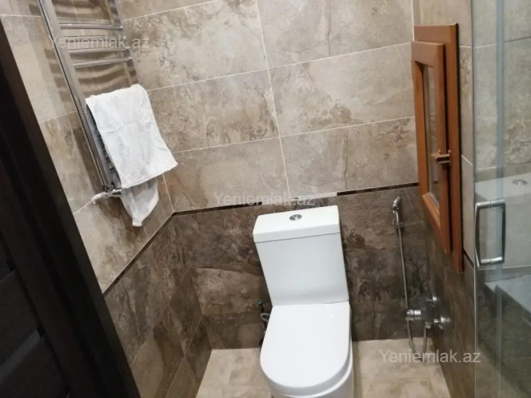 Satılır 4 otaqlı köhnə tikili 100 m²