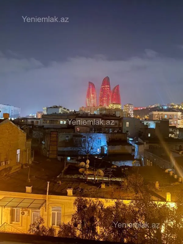 Satılır 3 otaqlı köhnə tikili 100 m²