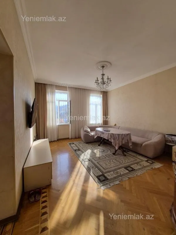 Satılır 3 otaqlı köhnə tikili 100 m²