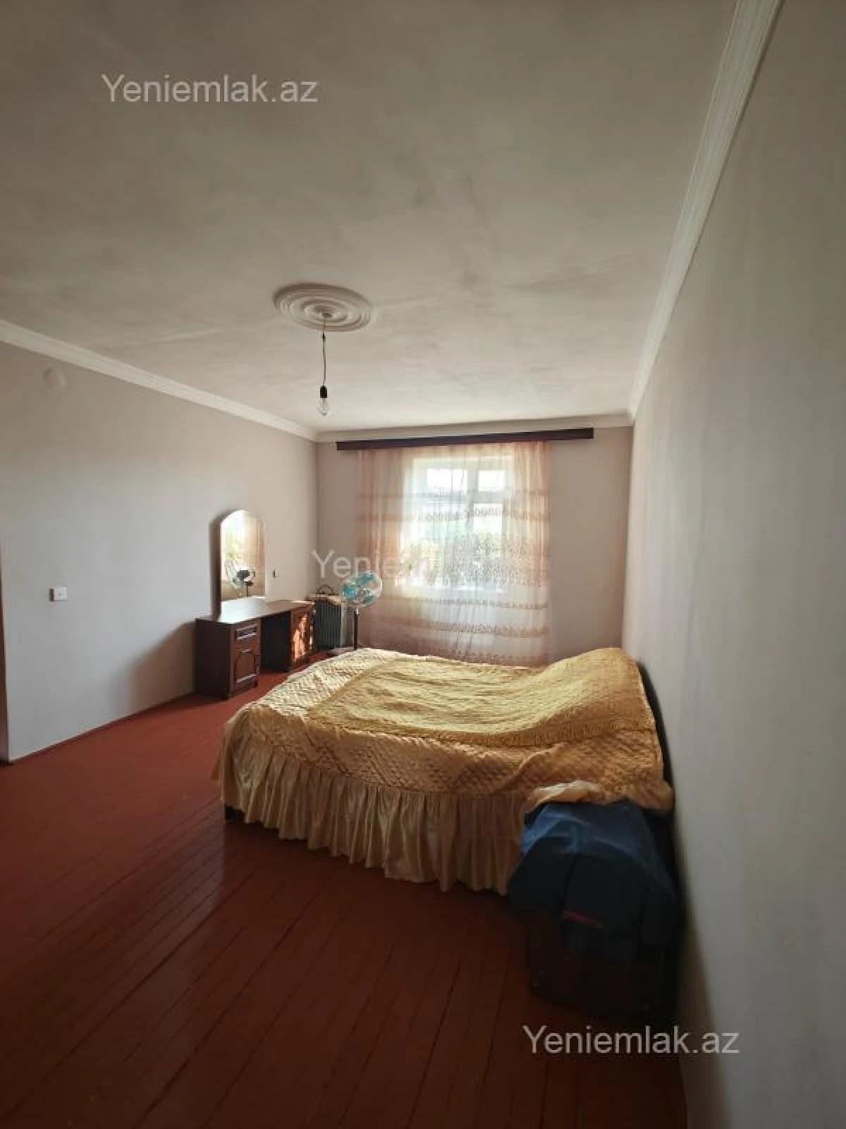 Satılır 5 otaqlı həyət evi 140 m²